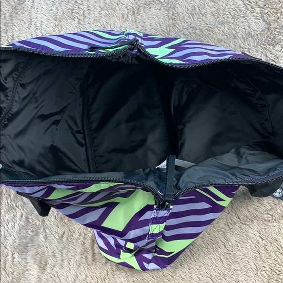 Under Armour Printed on the Run Tote - Picture 7 of 10